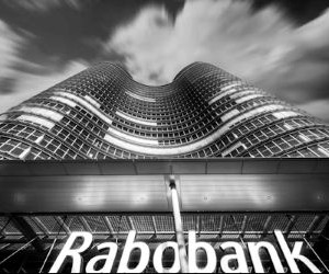 Hisse senetleri, zaman içinde değer yaratan şirketlere yatırım yaparak uzun vadeli büyüme ve temettü geliri potansiyeli sunar, ancak aynı zamanda piyasa oynaklığı, ekonomik döngüler ve şirkete özgü olaylar nedeniyle önemli riskler de taşır; önemli olan, net bir strateji, doğru çeşitlendirme ve yalnızca finansal istikrarınızı tehlikeye atmayacak sermayeyle yatırım yapmaktır.